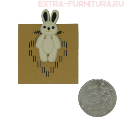 Нашивка под кожу квадрат с силиконовым зайчиком 3,8*3,8см бежевый